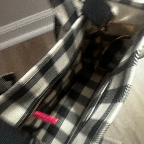 Elegant Checkered Tote Bag - Black and Cream - Picture 9 of 10